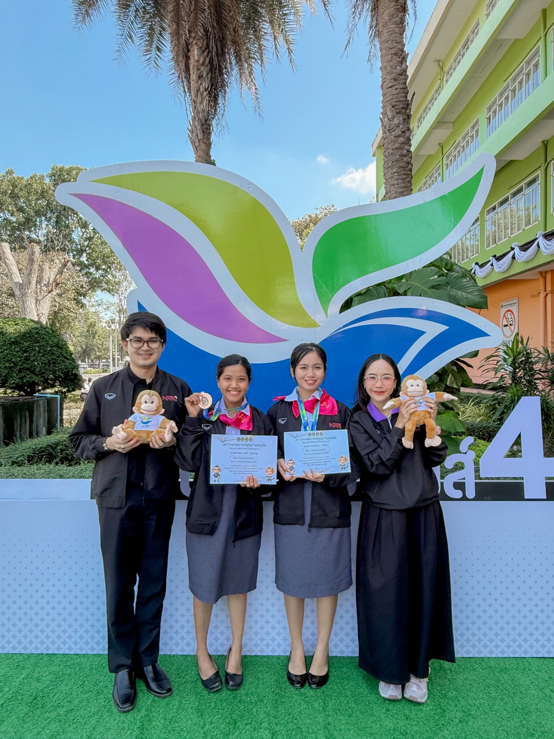 นักศึกษาคณะมนุษยศาสตร์ฯ มรน. คว้าเหรียญทองแดง การแข่งขันทักษะการตอบปัญหาแหล่งท่องเที่ยว เวที พ.จ.น.ก. สัมพันธ์ ครั้งที่ 46