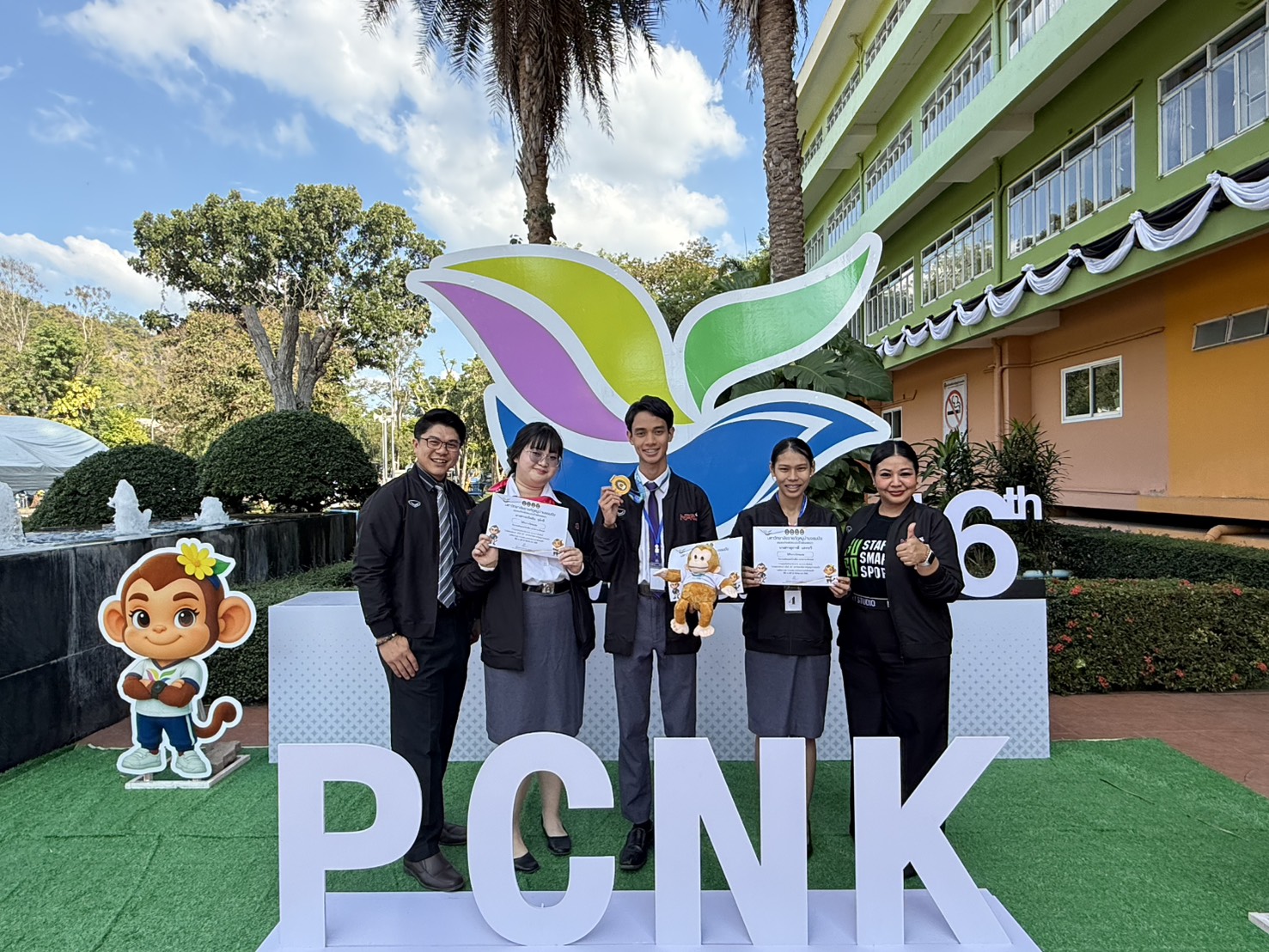 นักศึกษาคณะมนุษยศาสตร์ฯ มรน. คว้าเหรียญทอง การแข่งขันมัคคุเทศก์ภาษาอังกฤษ เวที พ.จ.น.ก. สัมพันธ์ ครั้งที่ 46