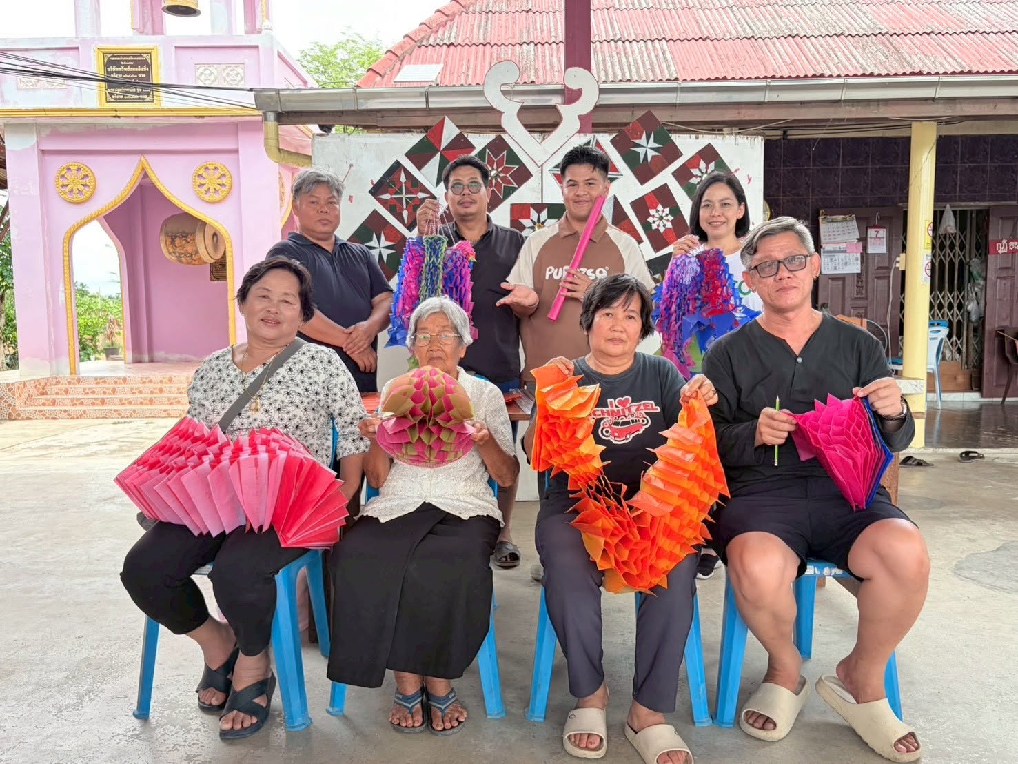 คณะมนุษยศาสตร์และสังคมศาสตร์ ขับเคลื่อนการอนุรักษ์ภูมิปัญญาไททรงดำผ่านกิจกรรมฟื้นฟูศิลปะงานตัดกระดาษโบราณ