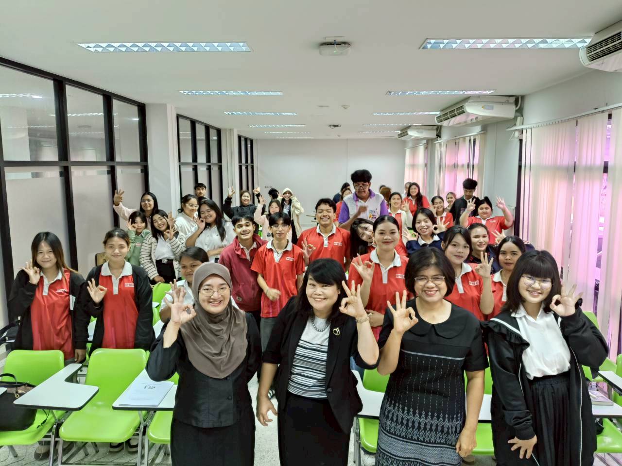 โครงการพัฒนาทักษะการสื่อสารภาษาอังกฤษสำหรับนักศึกษา “Impact Pitching: Selling Ideas that Matter”