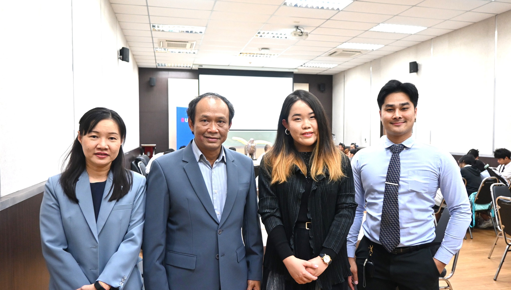 กิจกรรม UOB Art Roadshow โดยการประกวดจิตรกรรมยูโอบี ครั้งที่ 16 ในหัวข้อ “สื่อศิลป์ ส่งสาร Art in Motion”