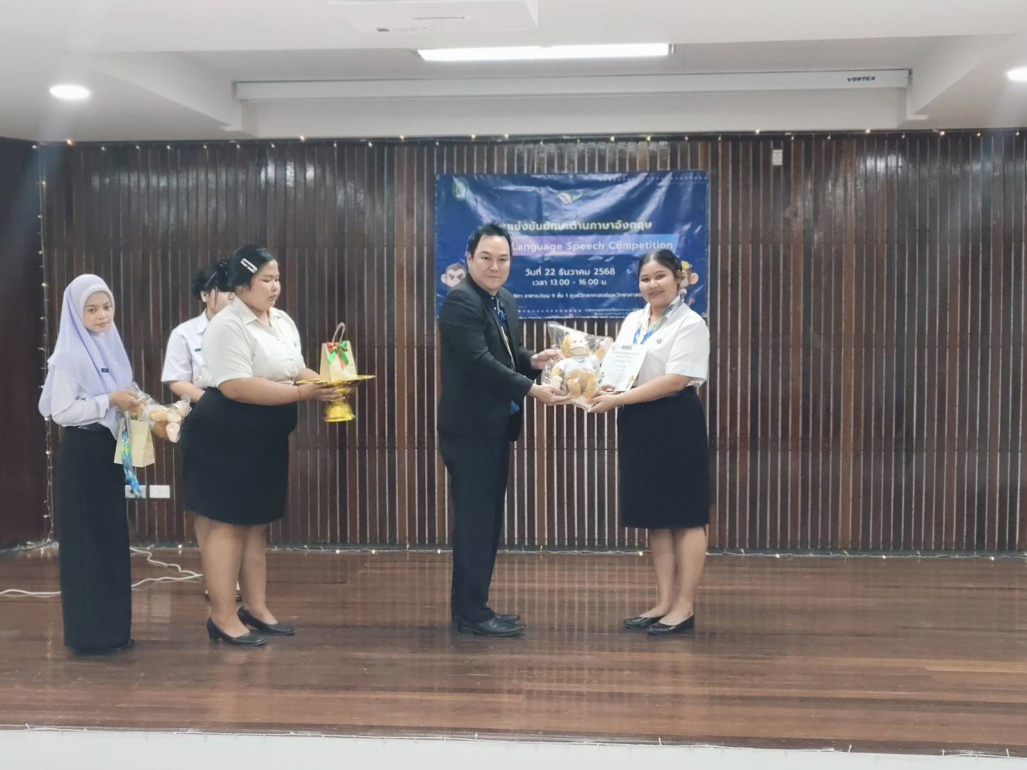 คณะมนุษยศาสตร์ฯ มรน.  คว้าเหรียญทอง English Storytelling พ.จ.น.ก. สัมพันธ์ ครั้งที่ 46