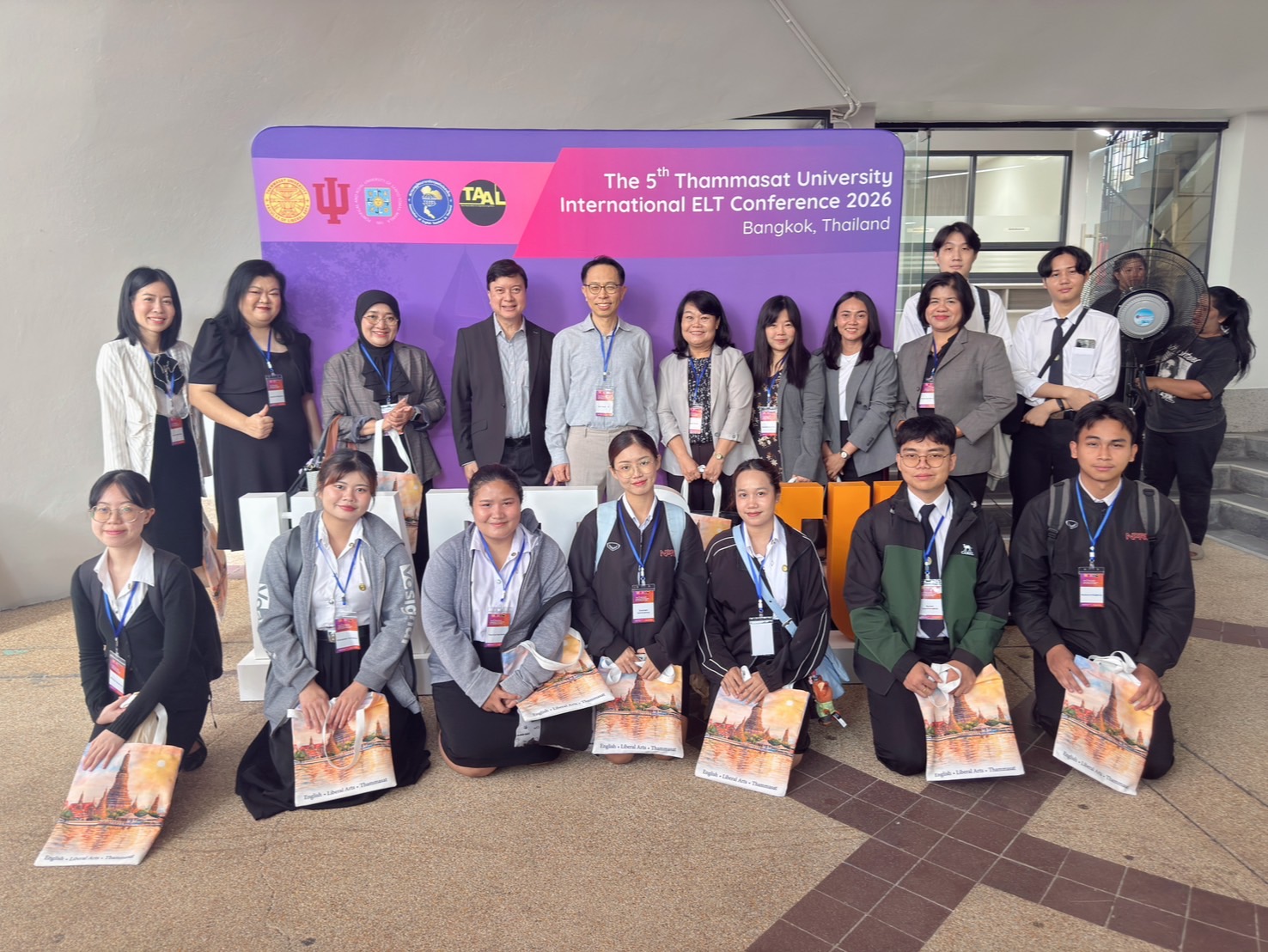 คณาจารย์และนักศึกษา สาขาวิชาภาษาอังกฤษนำเสนอผลงานวิจัยในเวทีประชุมวิชาการนานาชาติ