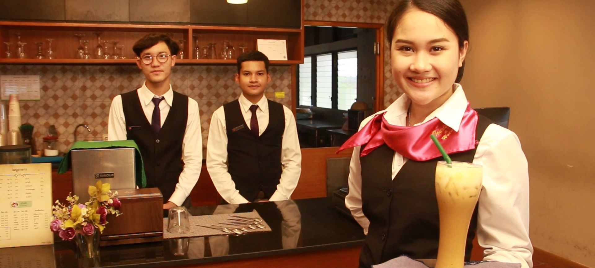 การท่องเที่ยวและการโรงแรม